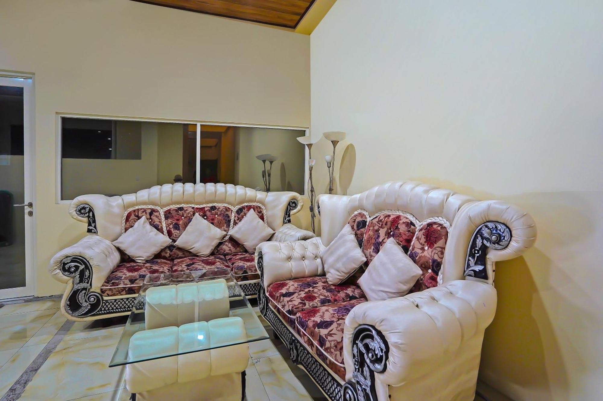Oyo Life 511 Grace Residence Surabaya Luaran gambar